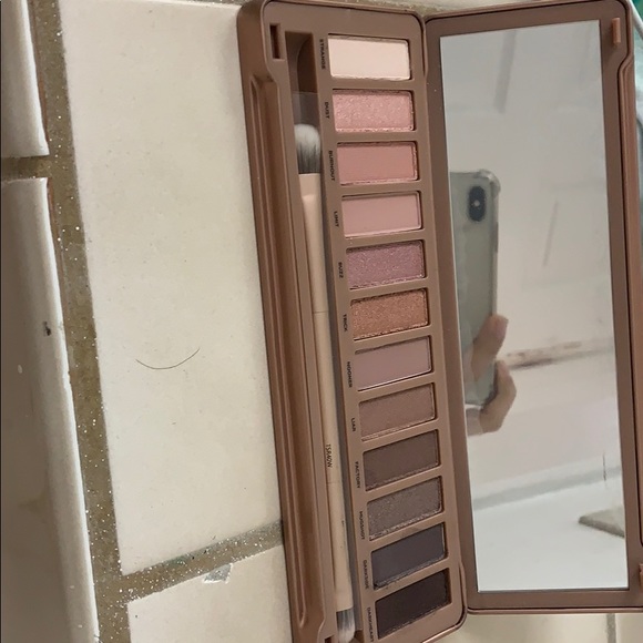 ❌SOLD❌ *NEW* URBAN DECAY Naked3 Palette - Picture 2 of 8